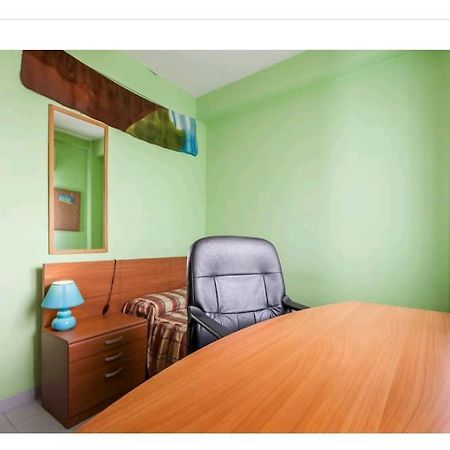 Piso Con Buena Red Wiffi Fibra Optica Alquiler De Habitaciones Sevilla Bagian luar foto